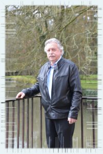 Jean Seigneury - 2ème Adjoint Conformément à l'article L2122-18 du code général des collectivités territoriales, qui confère le pouvoir au maire d'une commune de déléguer une partie de ses fonctions à un ou plusieurs adjoints et afin d'assurer le bon fonctionnement du service, Monsieur Jean SEIGNEURY 2eme Adjoint a délégation pour assurer le suivi des dossiers dans les domaines du cimetière, de la gestion du personnel technique dans leurs tâches quotidiennes, puis des travaux et de l'urbanisme, en cas d'empêchement du 1er Adjoint.
